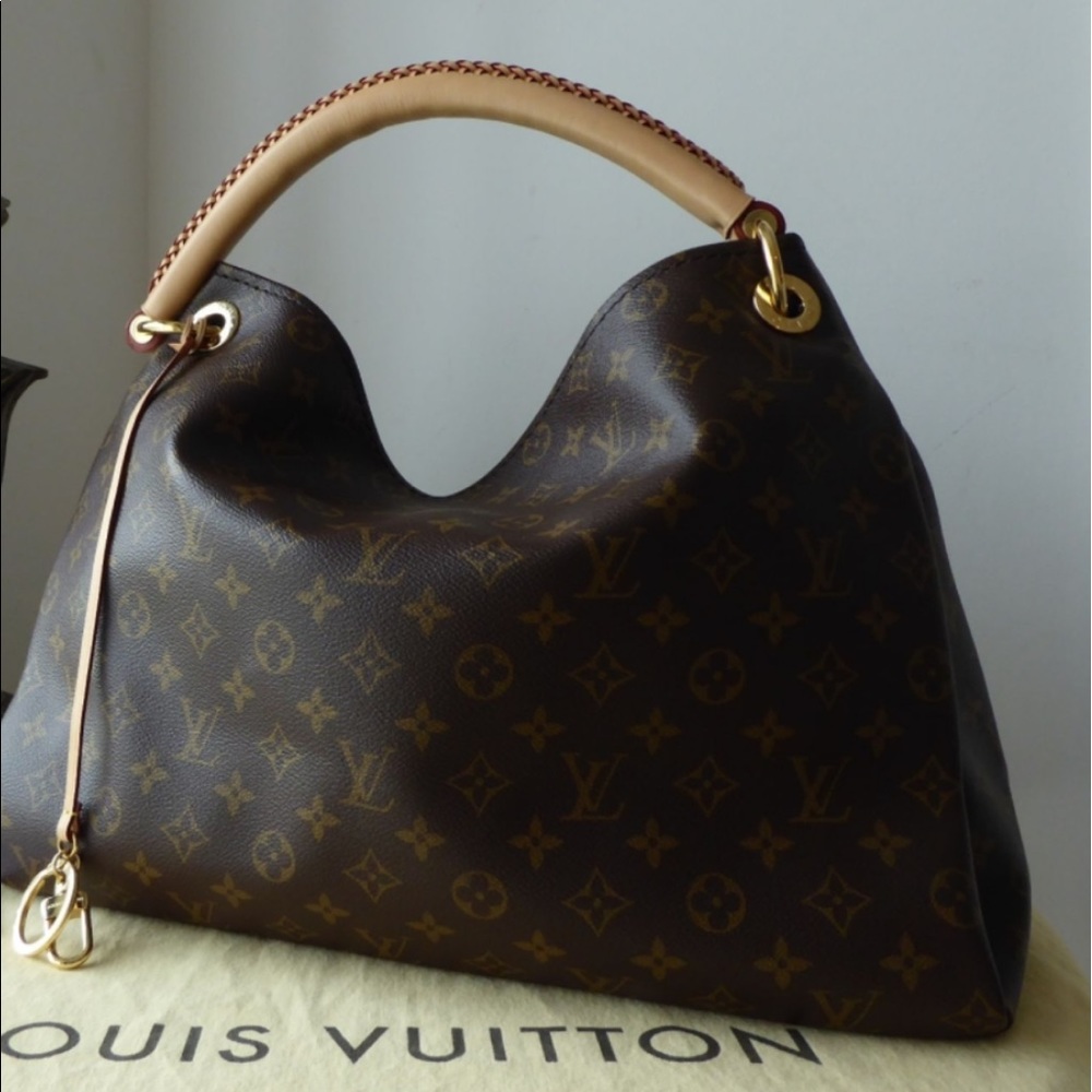 LV Artsy Shoulder bag